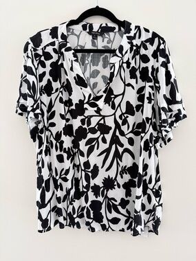 Well Worn Black & White Floral V-Neck Blouse